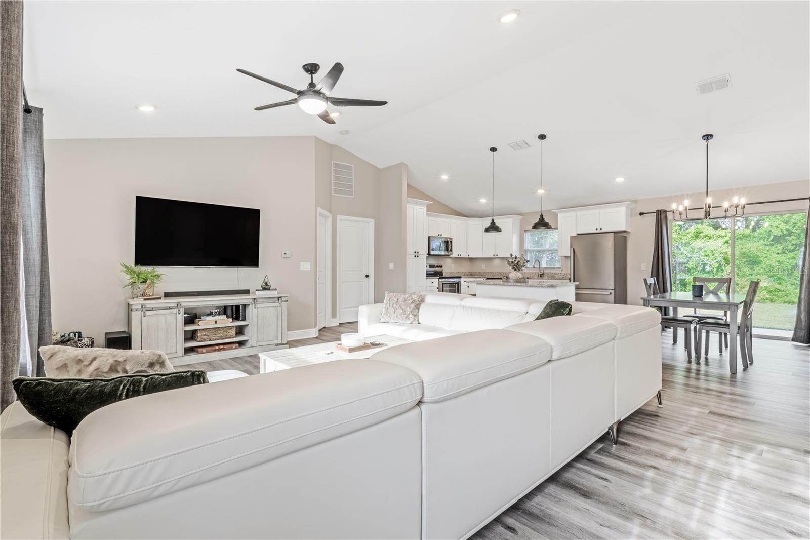 Property Photo: 815 Charles Avenue FL 32763