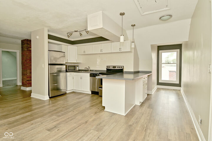 Property Photo:  1404 Broadway Street G  IN 46202 