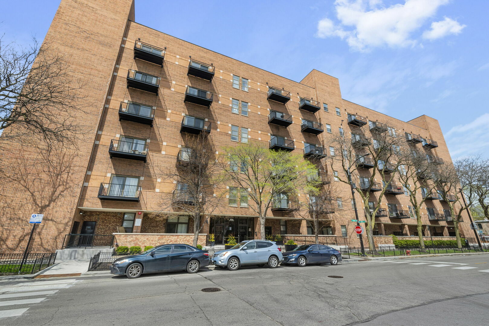 Property Photo: 1000 E 53rd Street 510 IL 60615