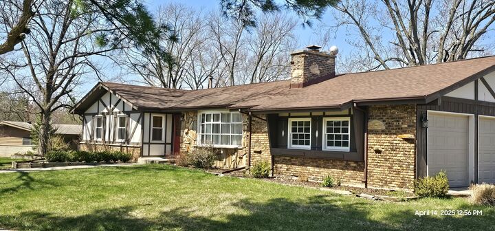 Property Photo:  222 Frances Lane  IL 60010 