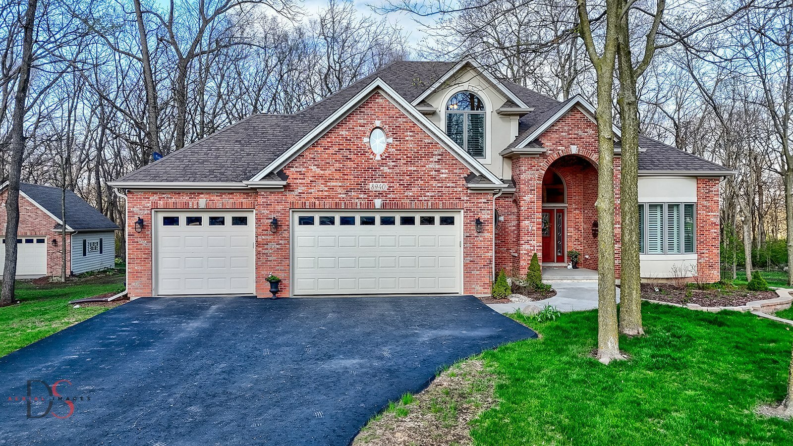 Property Photo: 8940 N Stonewall Drive IL 60541