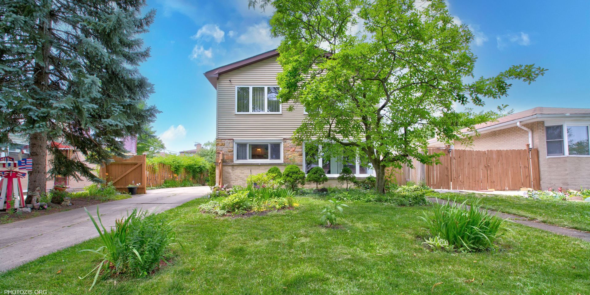 8936 N Elmore Street  Niles IL 60714 photo