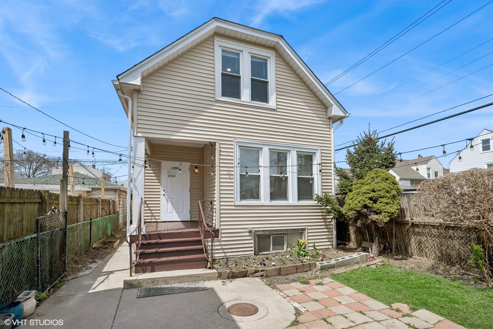 Property Photo: 2542 N Long Avenue IL 60639