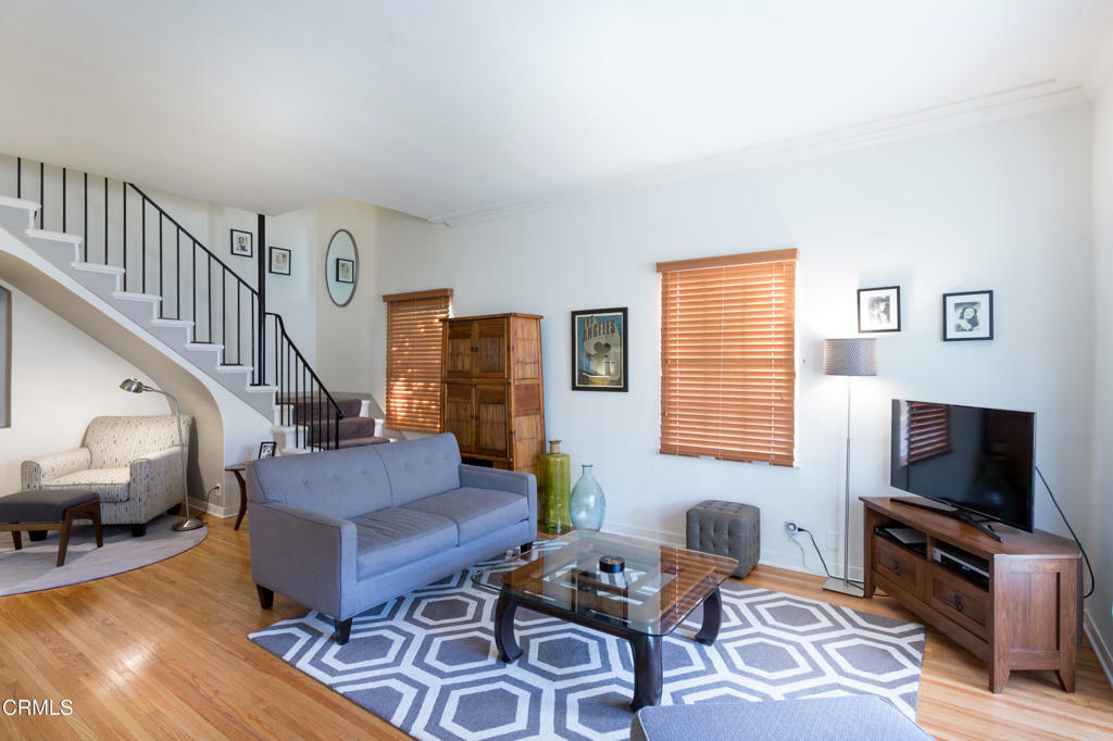 Property Photo: 3272 Rowena Avenue CA 90027