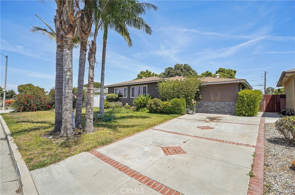 Property Photo: 21120 Dalton Avenue CA 90501