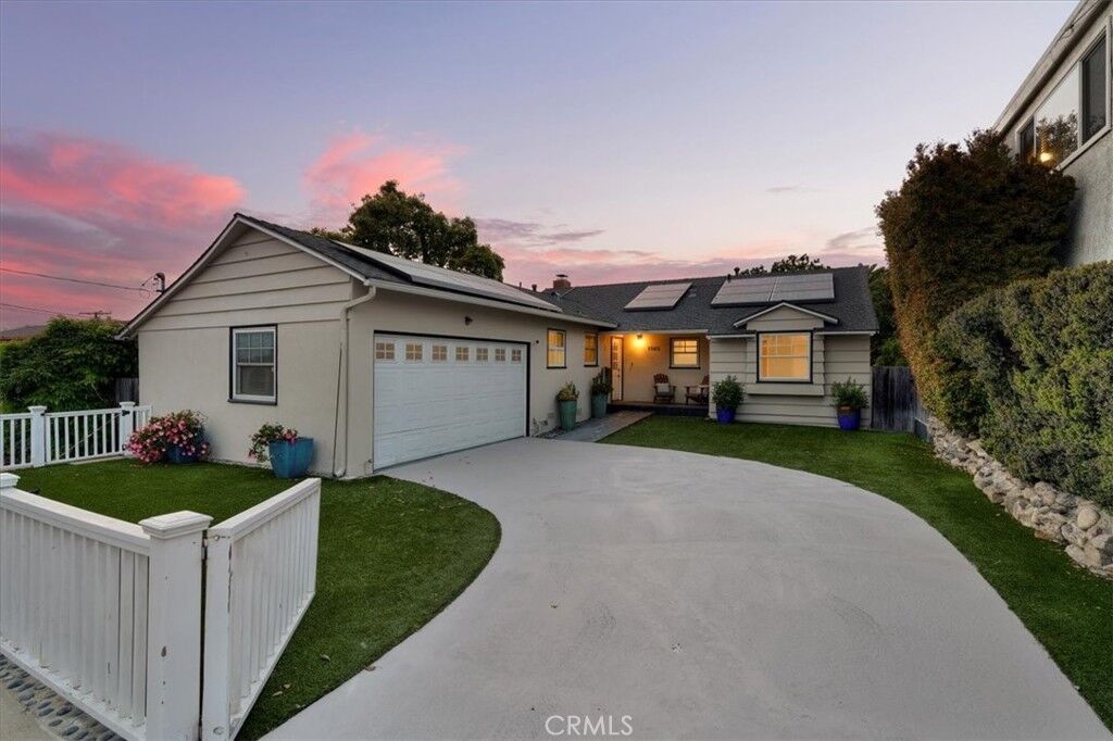 Property Photo: 1145 8th Street CA 90254