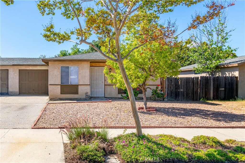 Property Photo: 2091 Avenida Olivos CA 92545