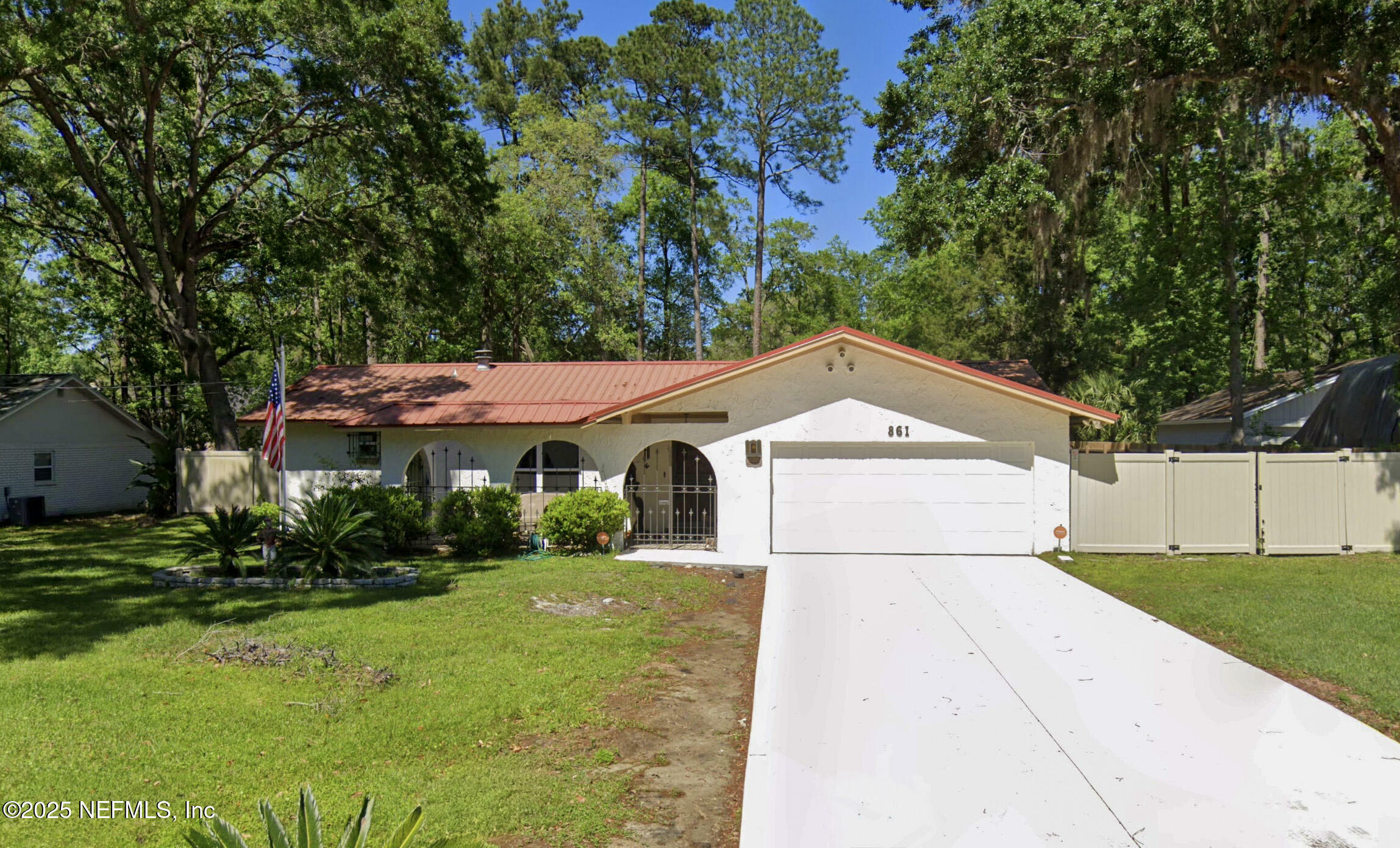 Property Photo:  861 Hibernia Forest Drive  FL 32003 