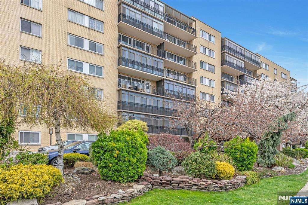 2185 Lemoine Avenue 2C  Fort Lee NJ 07024 photo