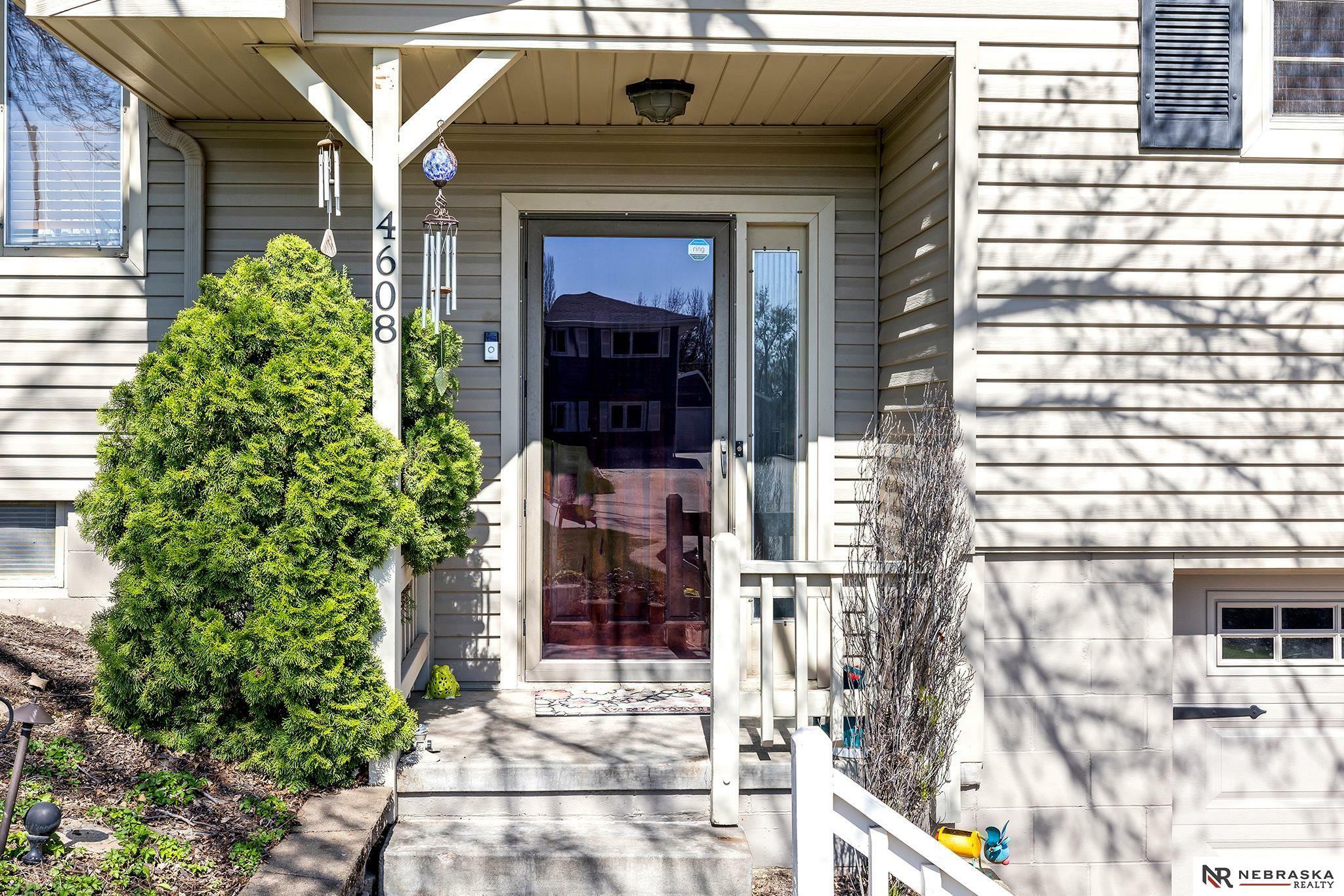 Property Photo: 4608 N View Drive NE 68134