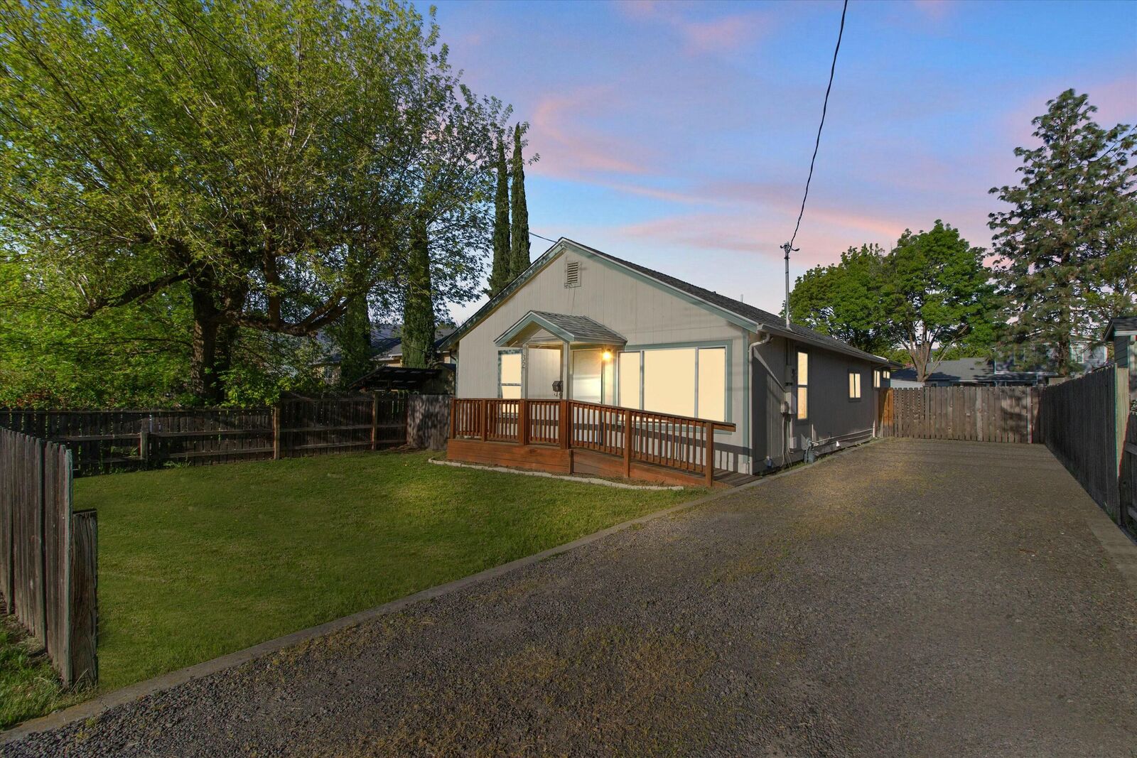 Property Photo:  32 Lincoln Street  OR 97520 