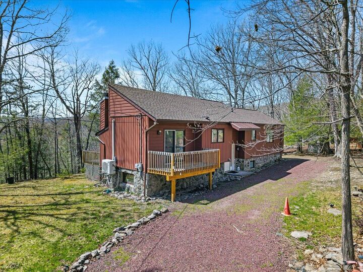 Property Photo: 619 Clubhouse Drive PA 18302