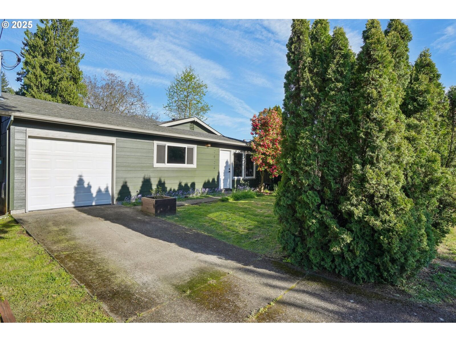 Property Photo:  2524 NE 84th Ave  OR 97220 