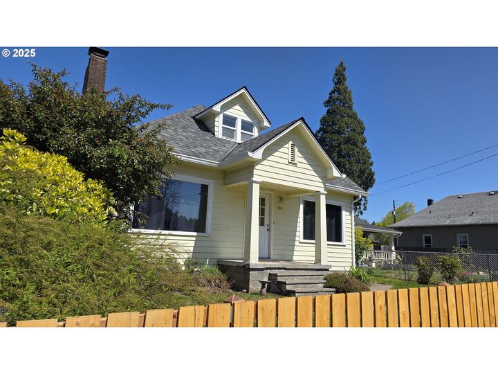 708 W Fourth Plain Blvd  Vancouver WA 98660 photo