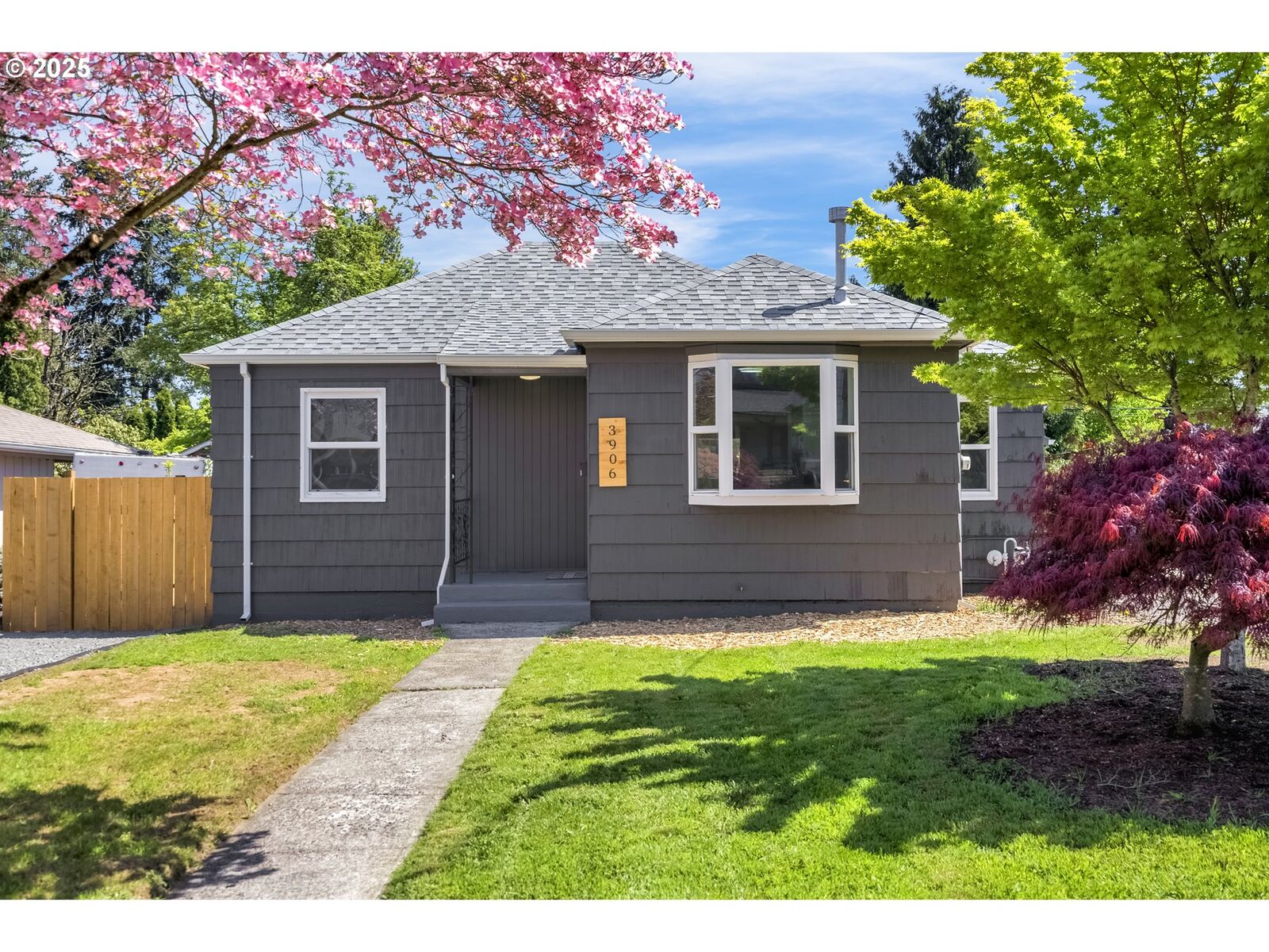 Property Photo:  3906 NE 112th Ave  OR 97220 