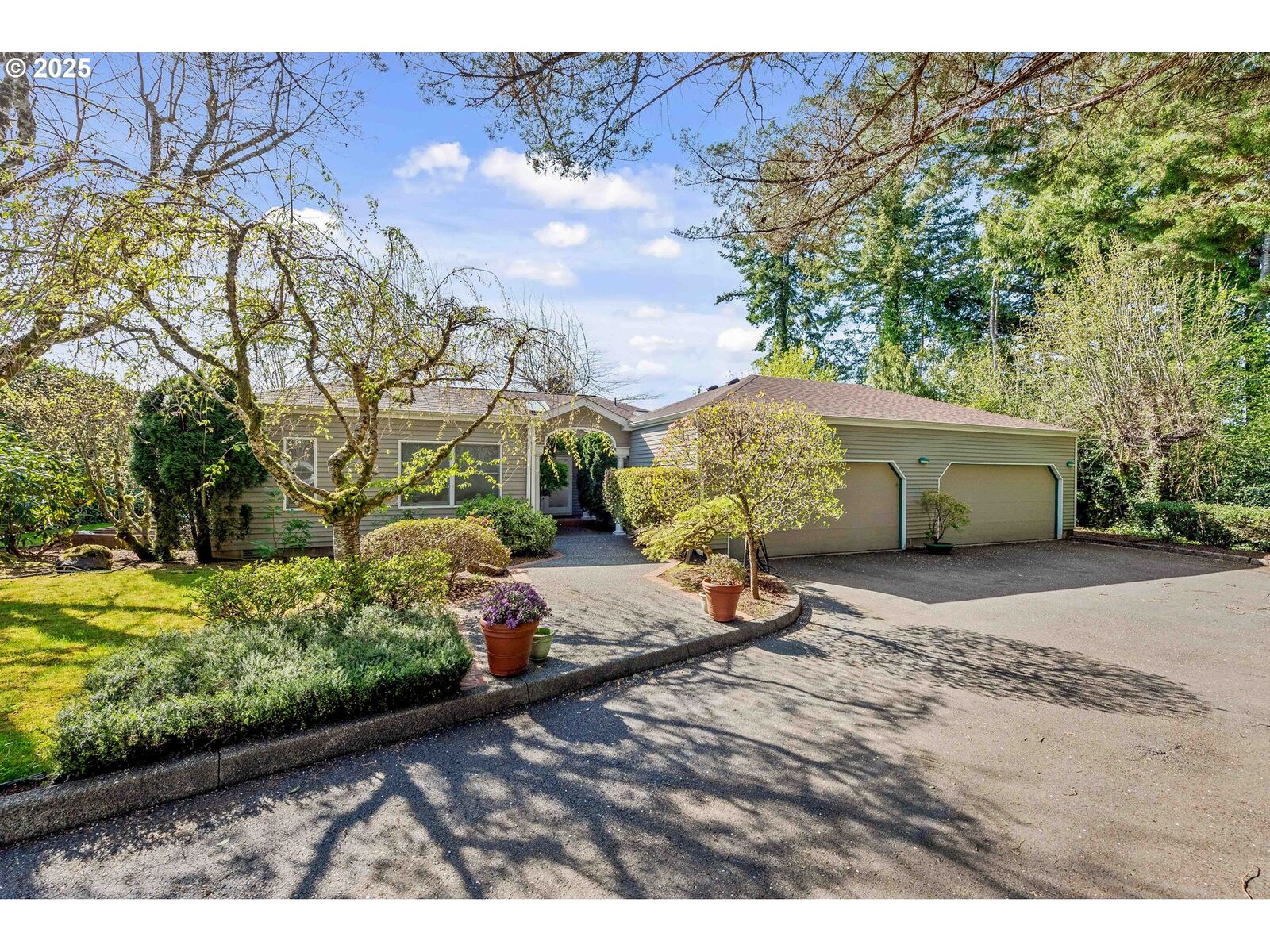 Property Photo: 273 N Henry St OR 97423