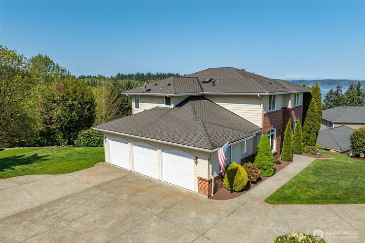 Property Photo:  30941  37th Place SW  WA 98023 