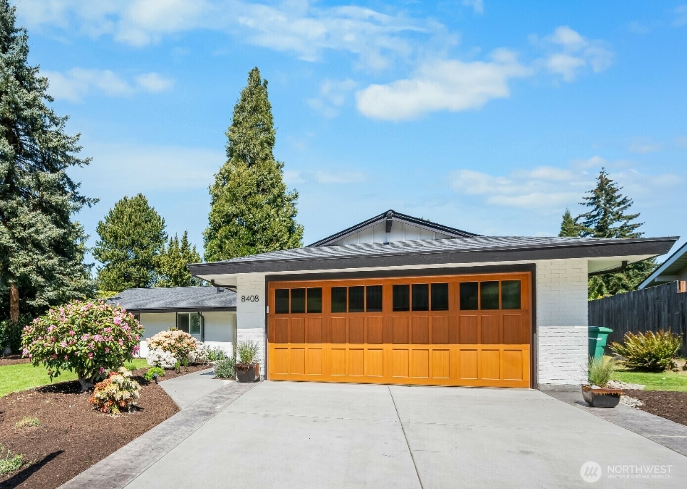 Property Photo: 8408 SE 34th Place WA 98040