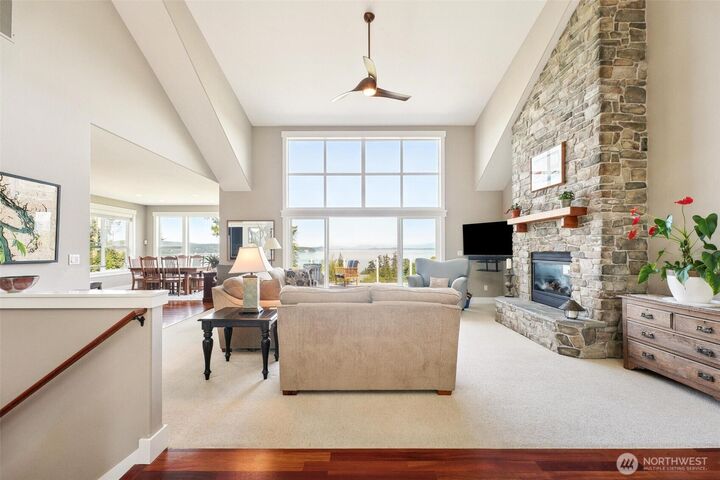 Property Photo:  420  Vanderlin Drive  WA 98282 