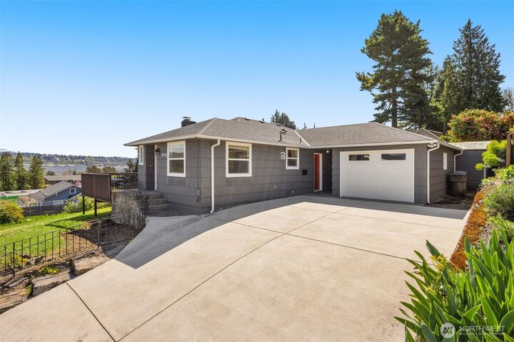 8715 S 115th Place  Seattle WA 98178 photo