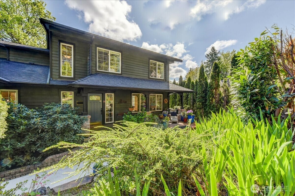 Property Photo: 17508 32nd Avenue NE WA 98155