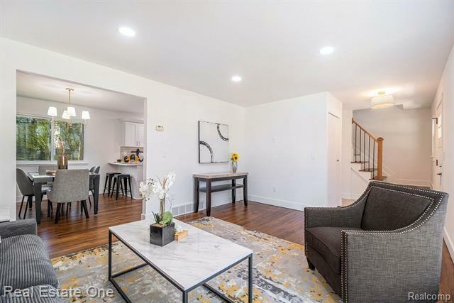 Property Photo: 441 N Marias Avenue MI 48017