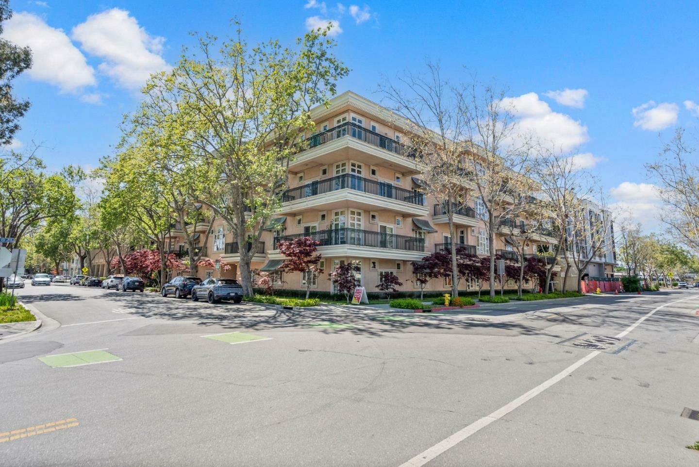 Property Photo: 200 Sheridan 103 CA 94306