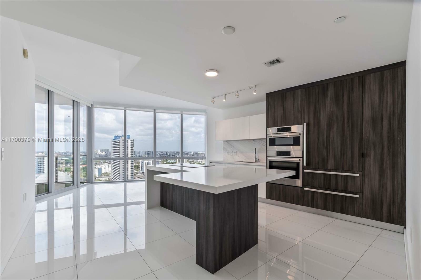 851 NE 1st Ave 1904  Miami FL 33132 photo