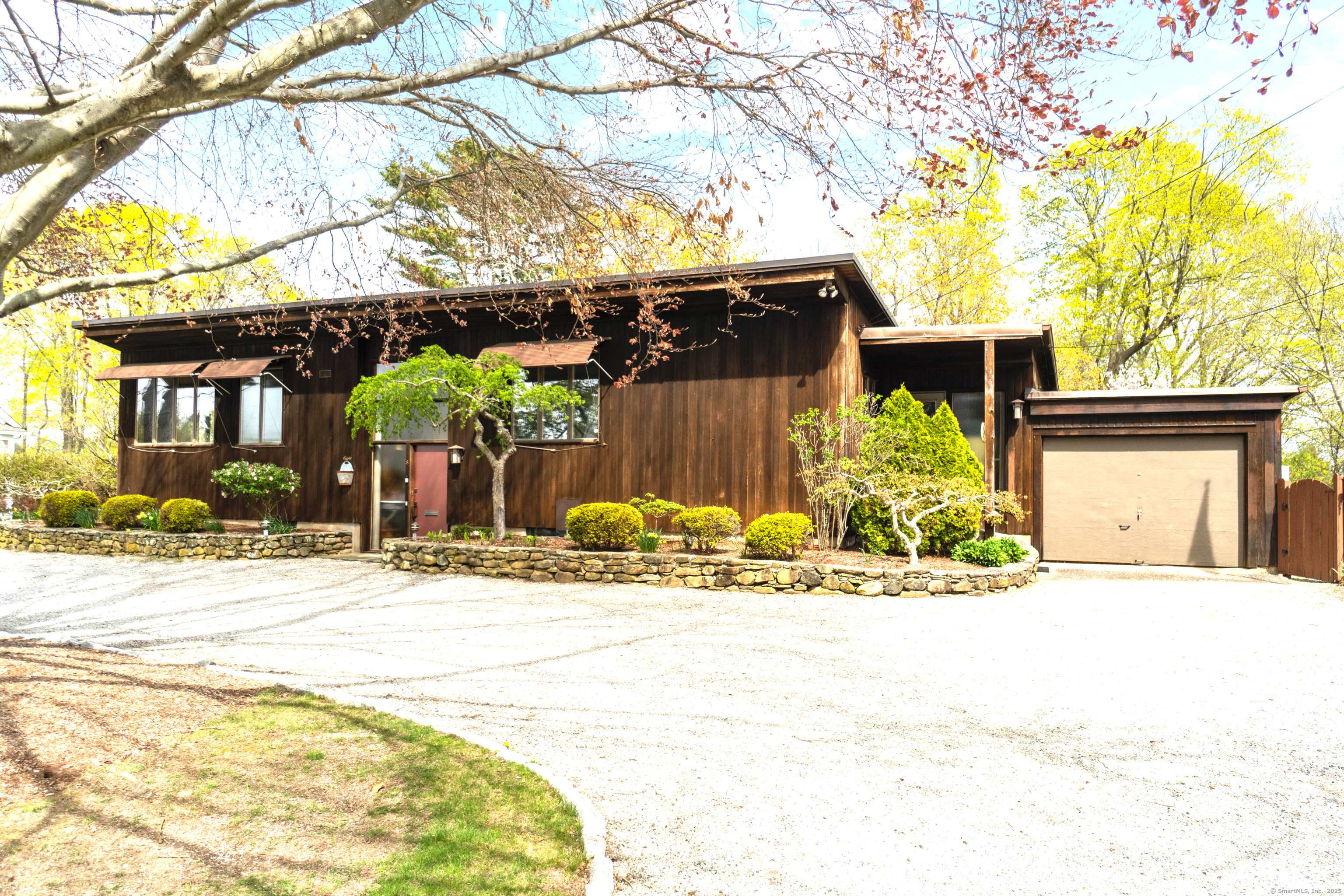 Property Photo: 8 Cromwell Place CT 06475