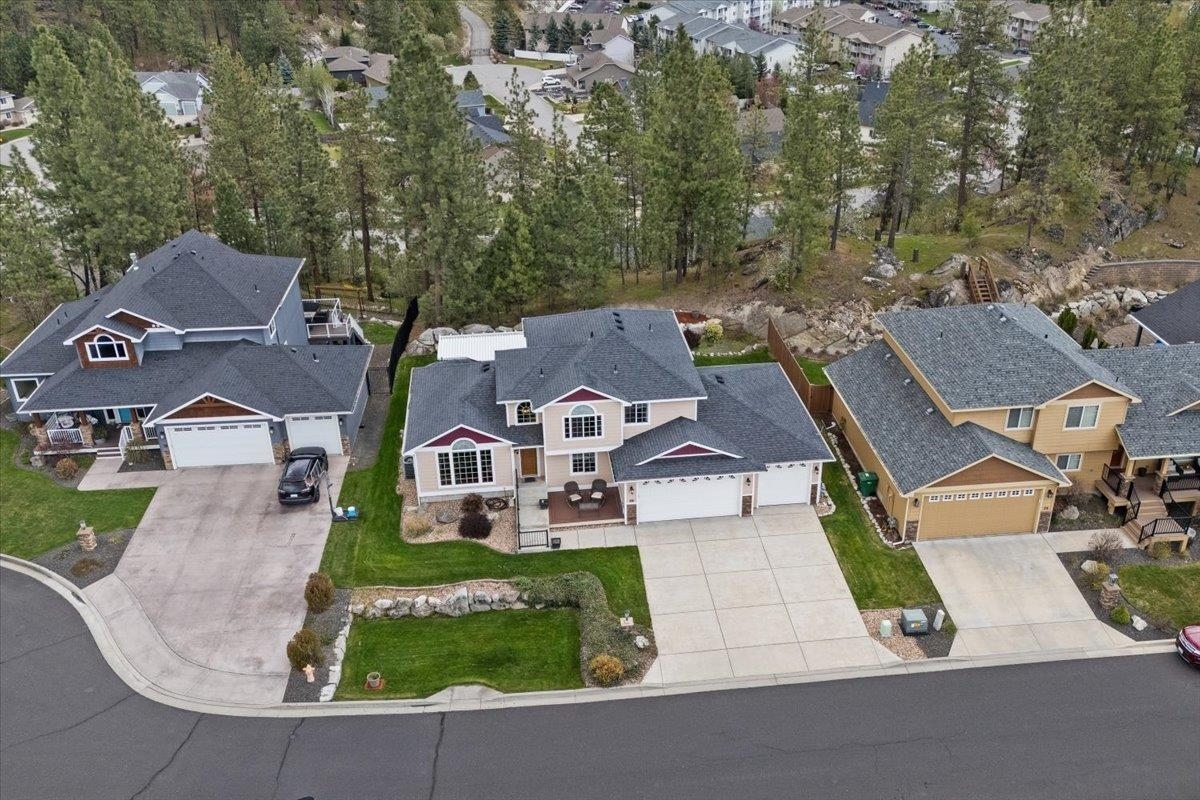 Property Photo: 28 E Lindsey Ln WA 99208