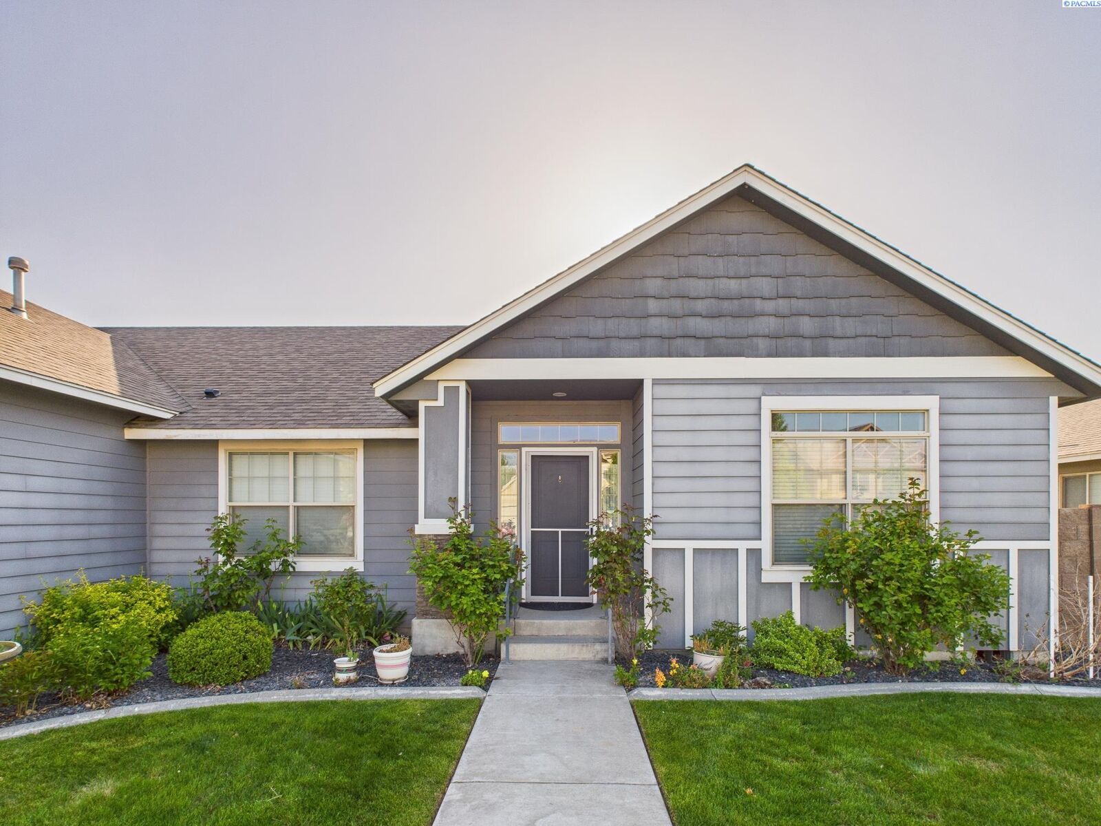 Property Photo:  2907 S Dawes St  WA 99338 