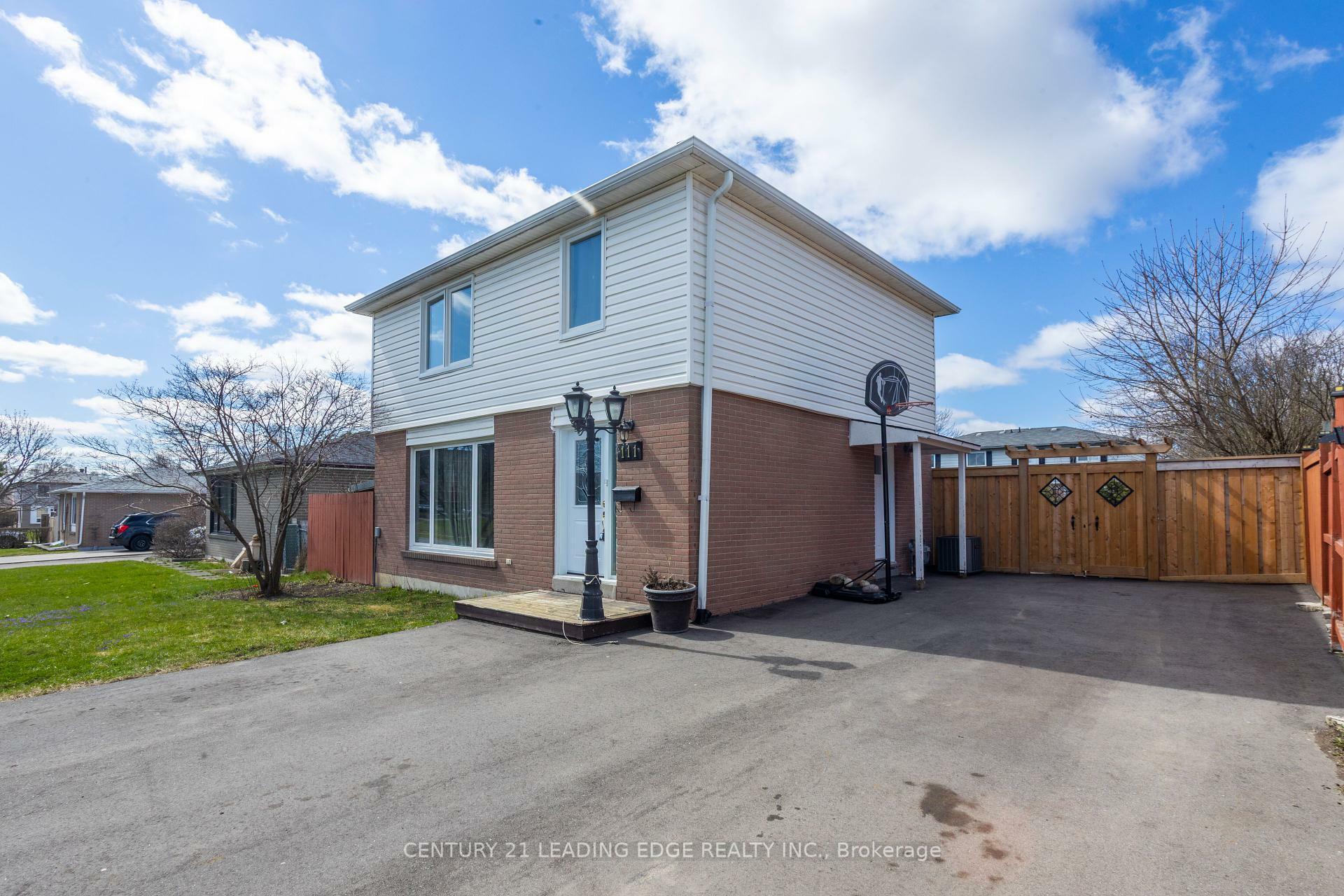 Photo de la propriété:  111 Folkstone Crescent  ON L6T 3M6 