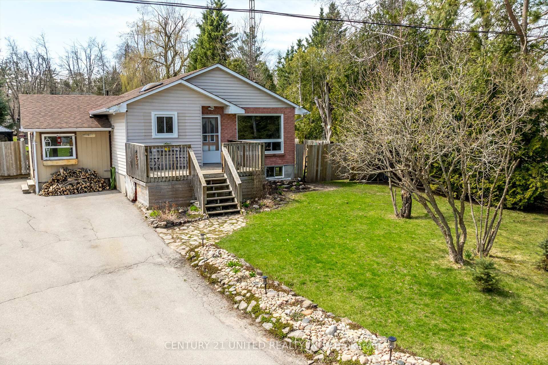 Property Photo: 79 Cowans Crescent ON K0L 2W0