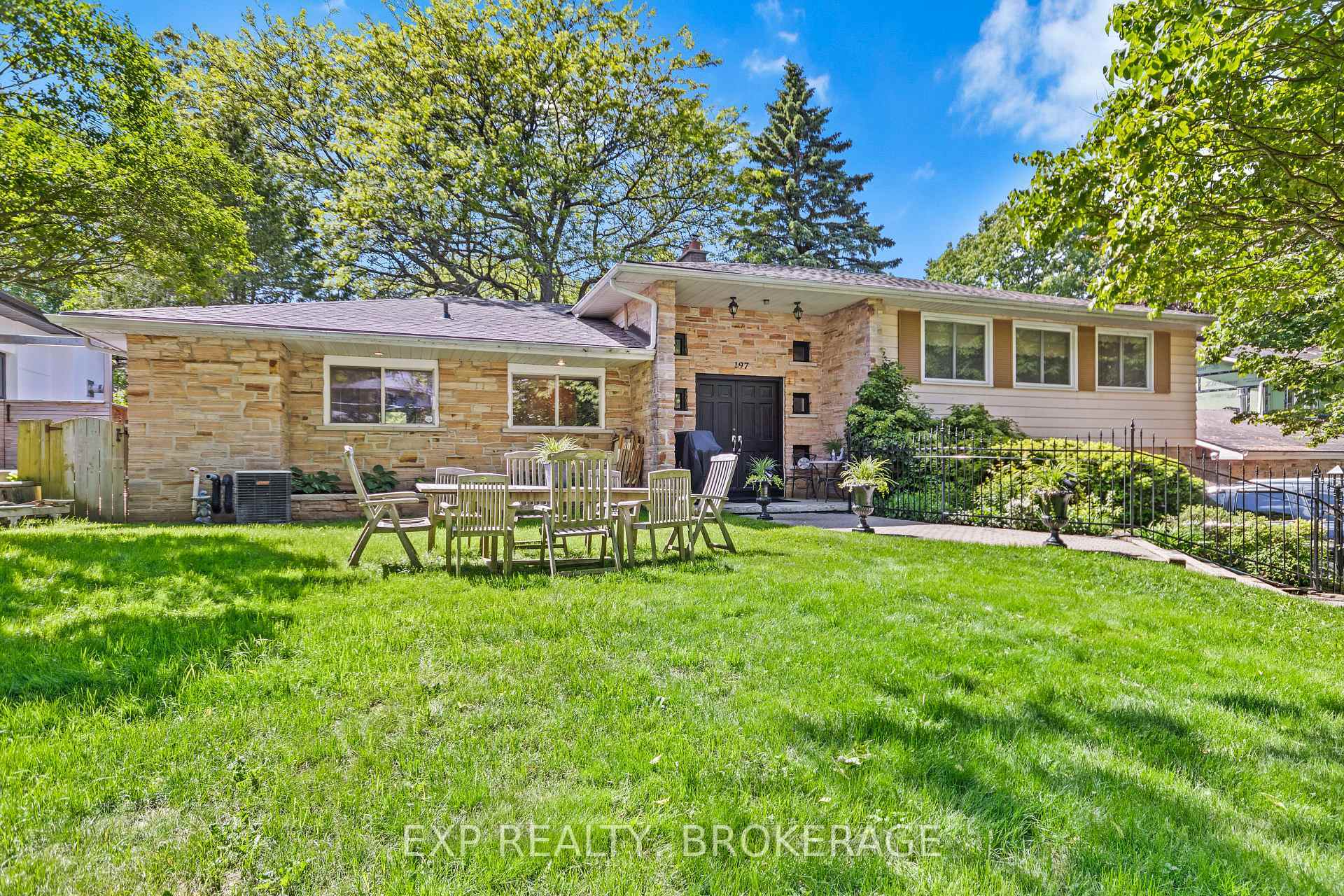Property Photo: 197 Fairway Hill Crescent ON K7M 2V5