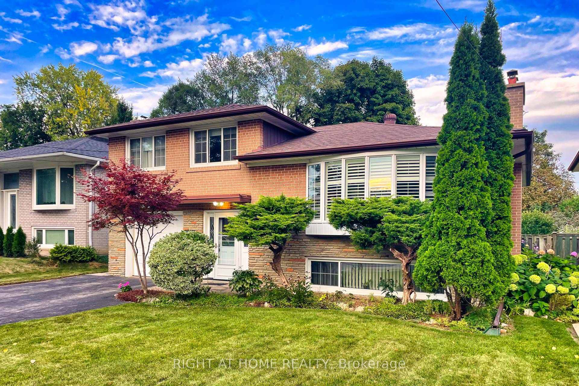 Property Photo: 79 Heathview Avenue ON M2K 2C3