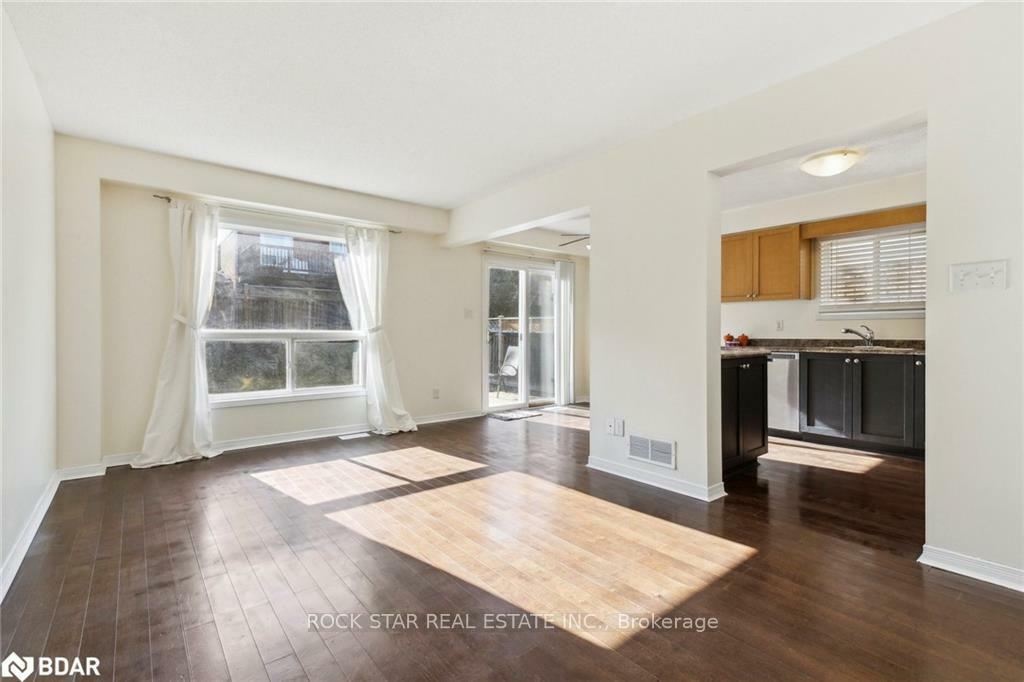 Property Photo: 19 Isabella Street ON N2E 4J9