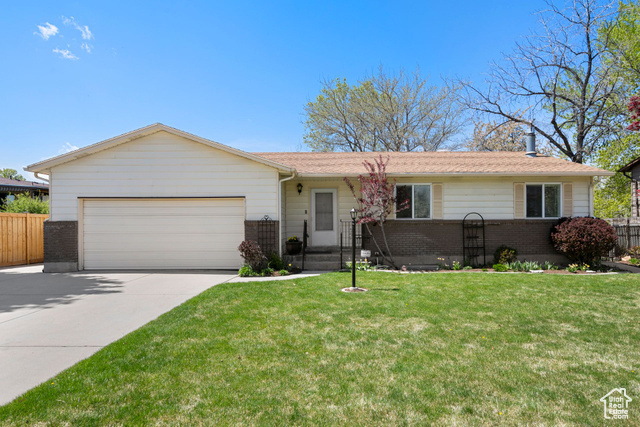 Property Photo: 11140 S Lyndbrook Way UT 84092
