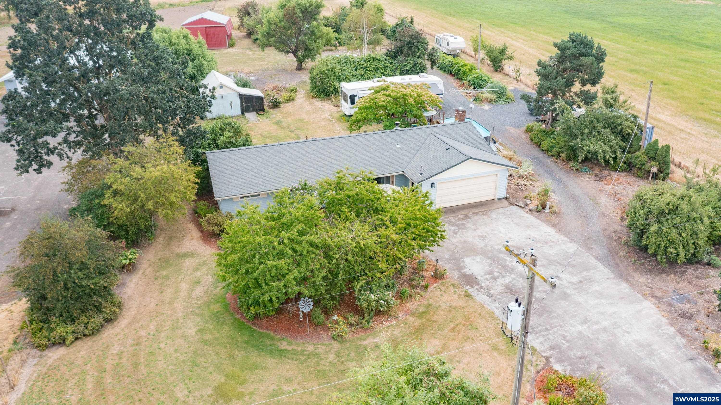 Property Photo: 38973 Groshong Rd NE OR 97321