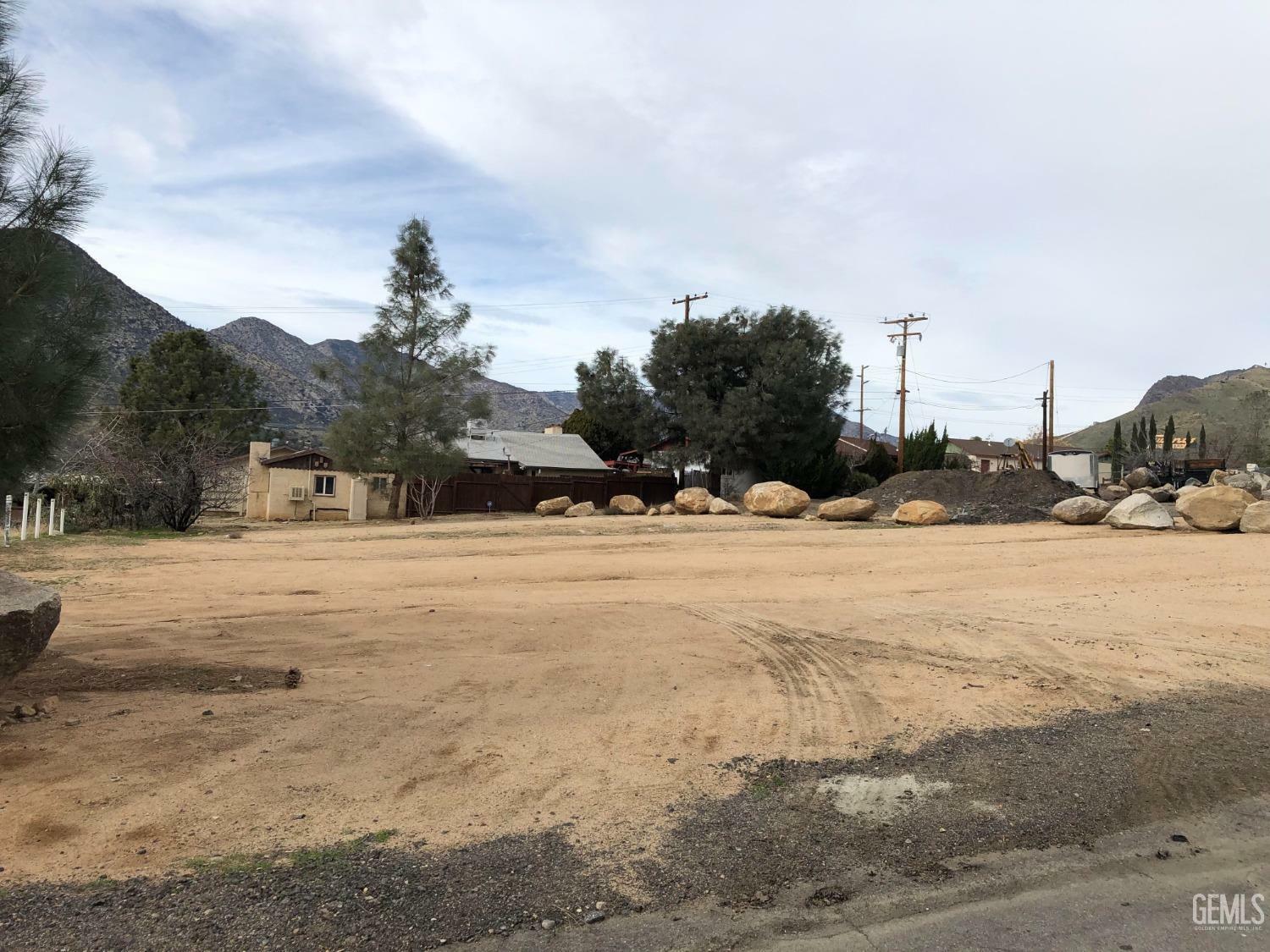 Property Photo: 1 Sierra Rd Apn 082-043-04 CA 93238