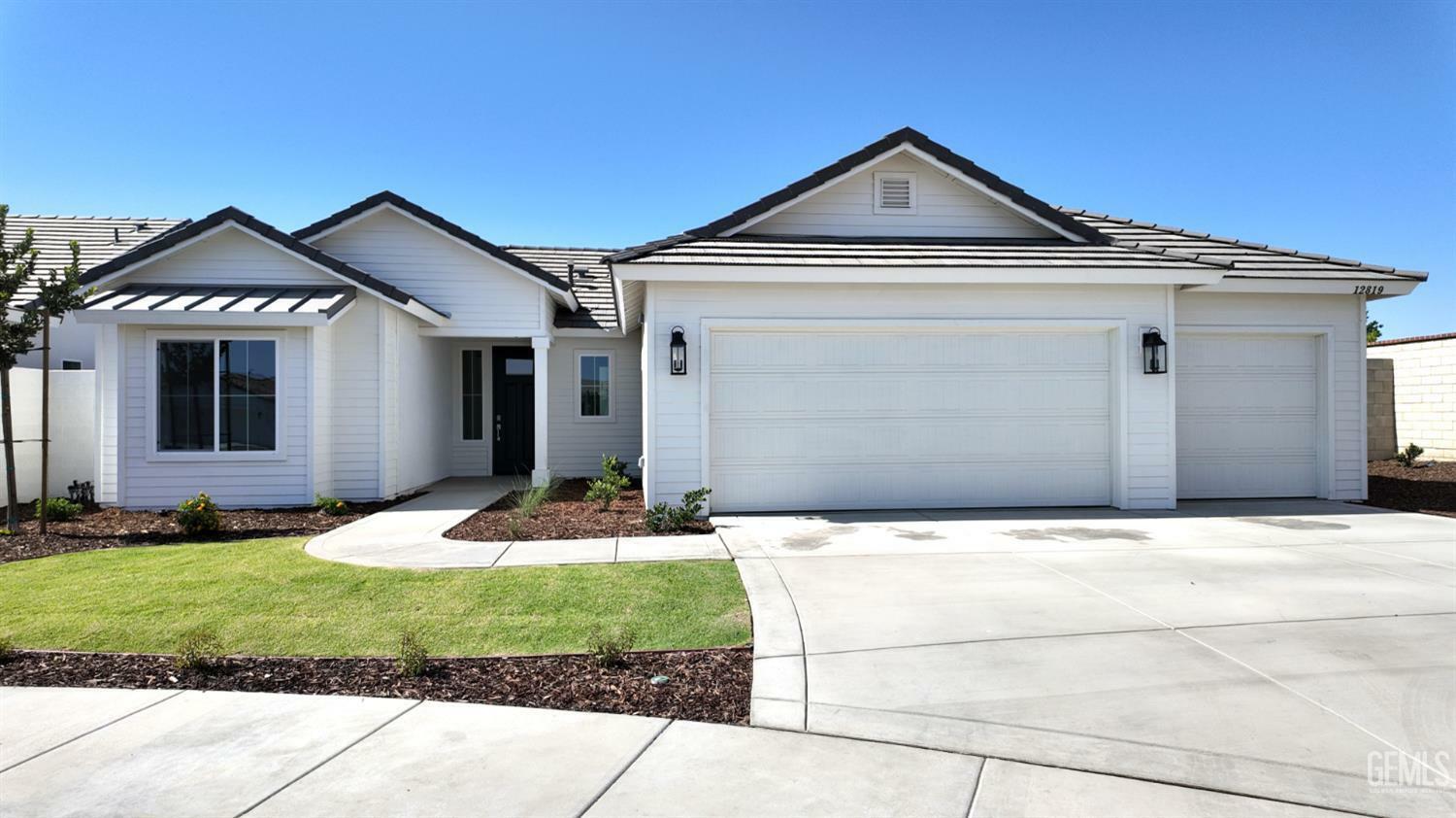 Property Photo: 12819 Kinnick CA 93311