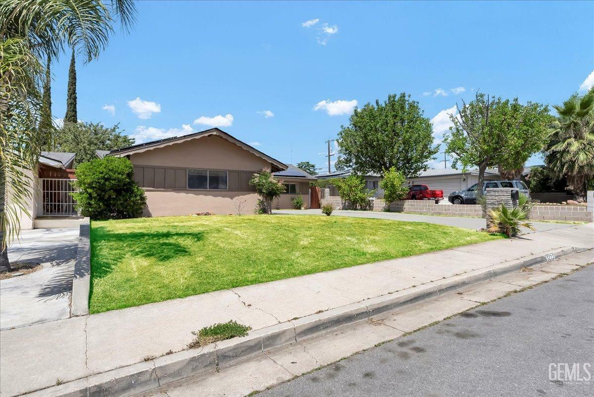 Property Photo: 3212 Apollo Street CA 93306