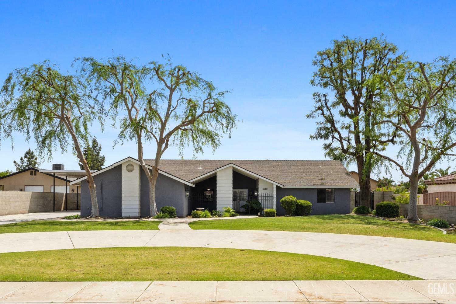Property Photo: 14825 Henderson Avenue CA 93314