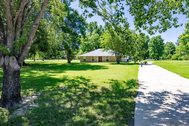 Property Photo:  2830 Country Plaza Ave  LA 70791 