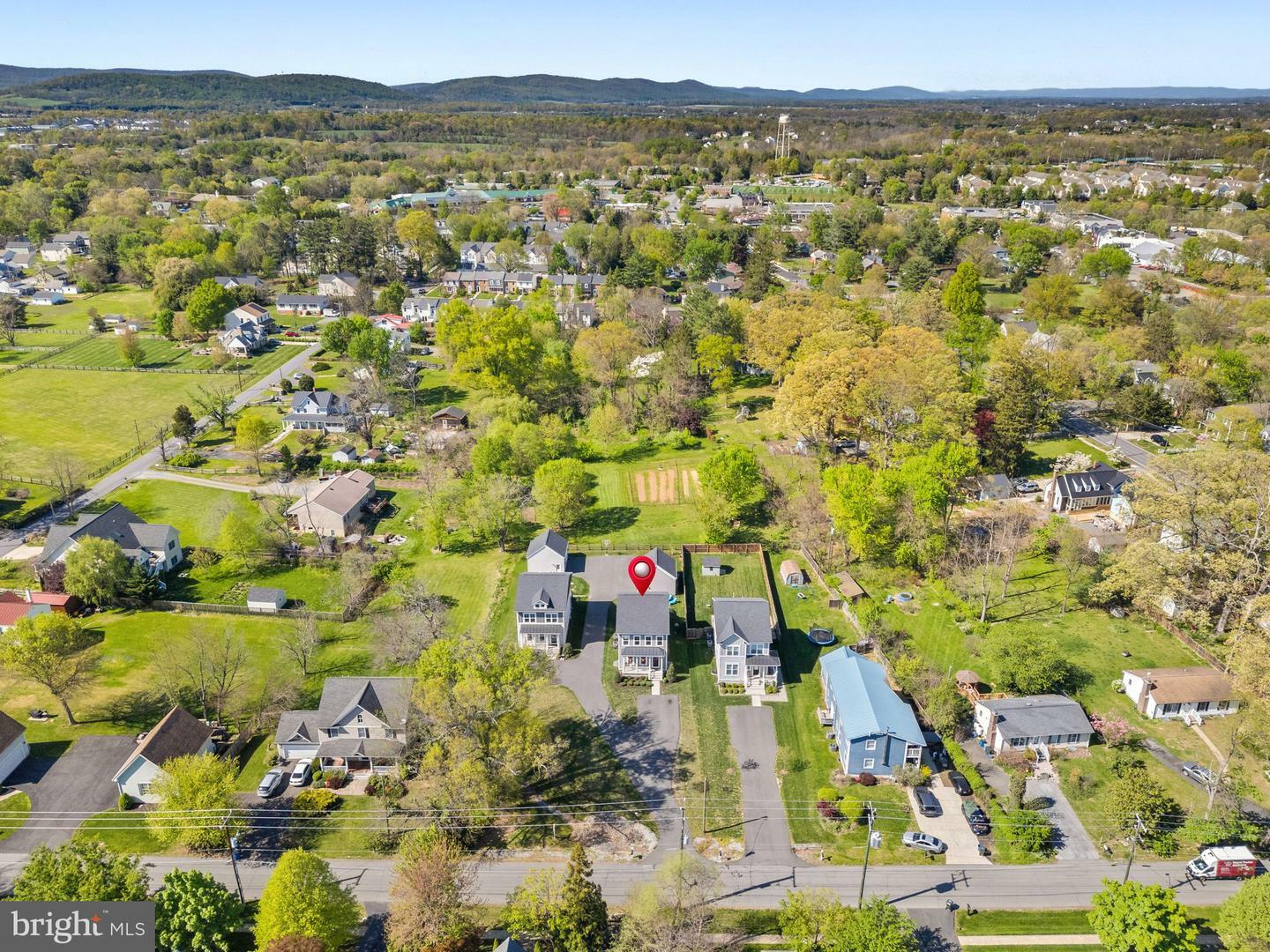 Property Photo: 631 E G Street E VA 20132