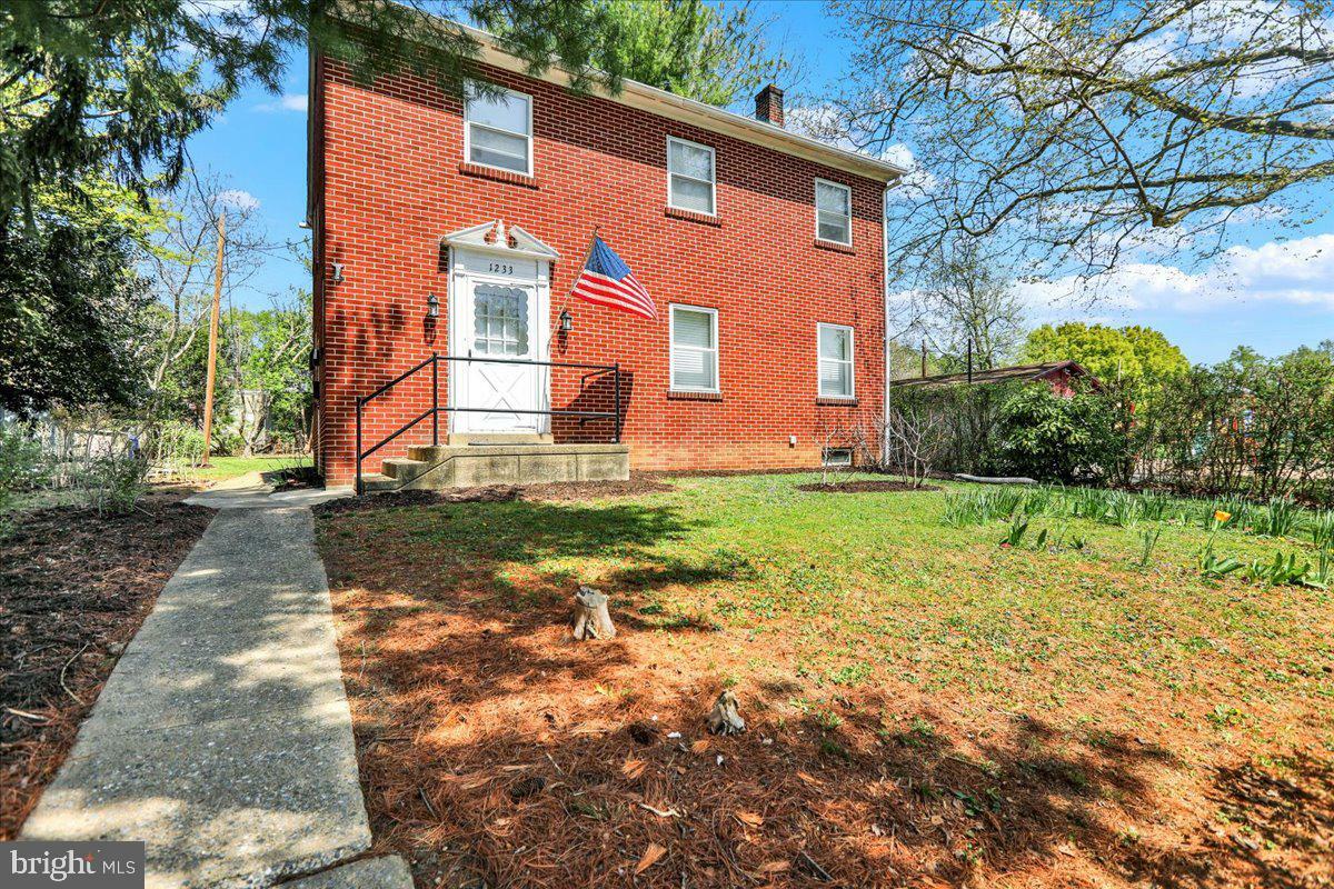 Property Photo: 1233 Maple Avenue PA 17603