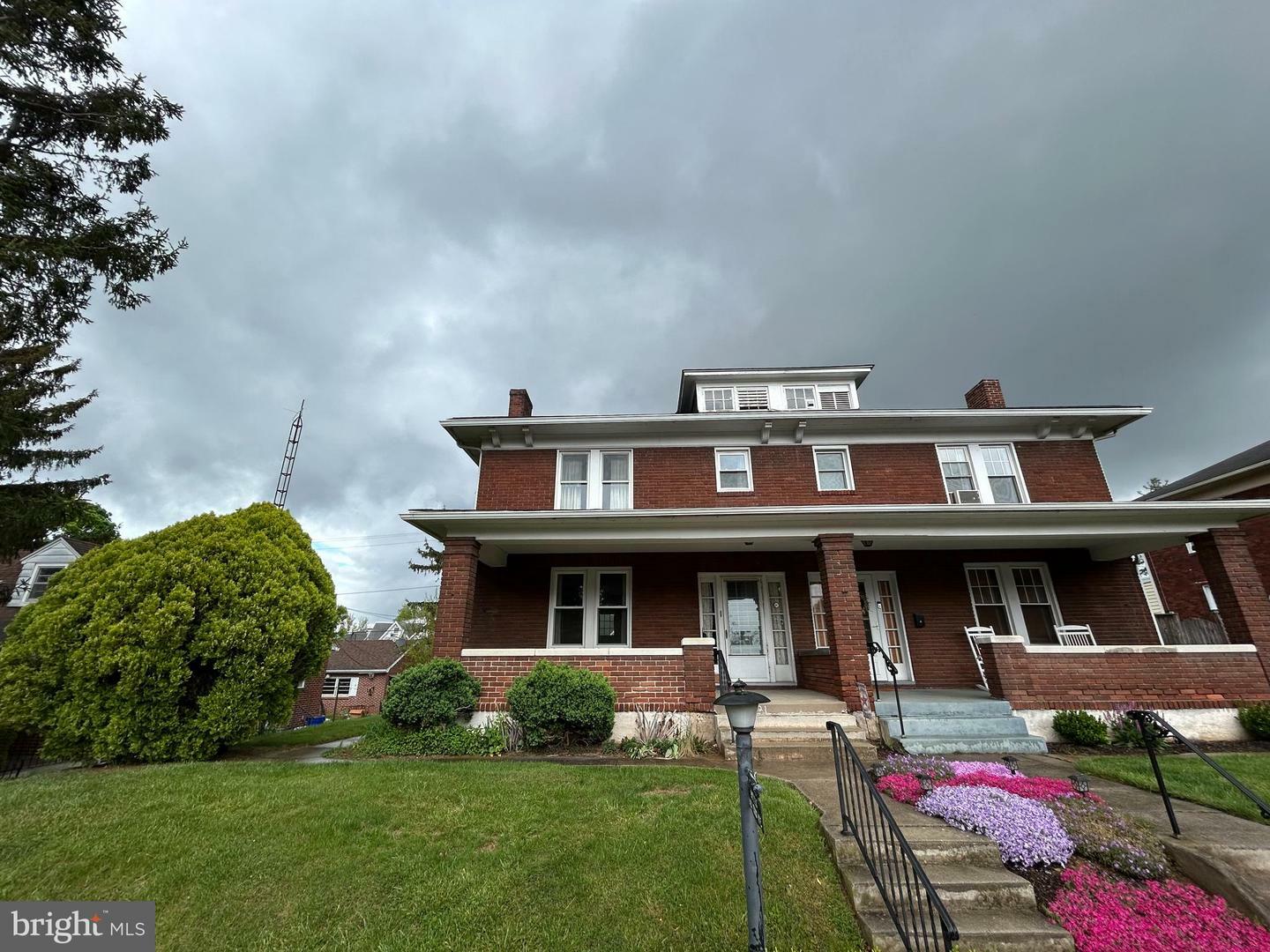 Property Photo: 1421 3rd Avenue PA 17403