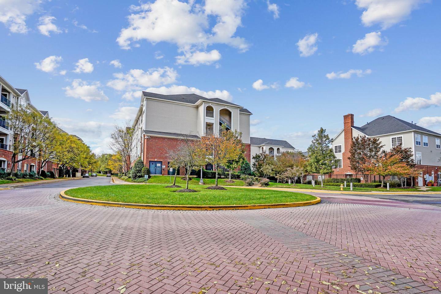 Property Photo: 4860 Eisenhower Avenue 388 VA 22304