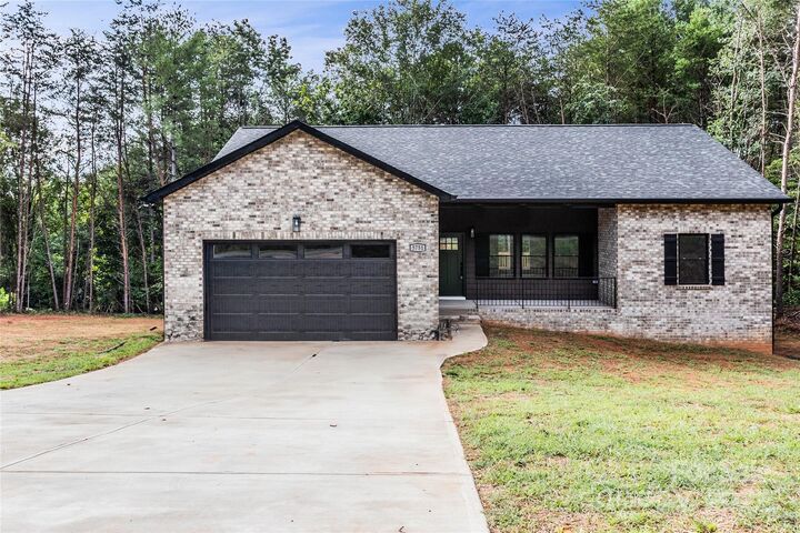 5751 Selkirk Drive  Hickory NC 28601 photo