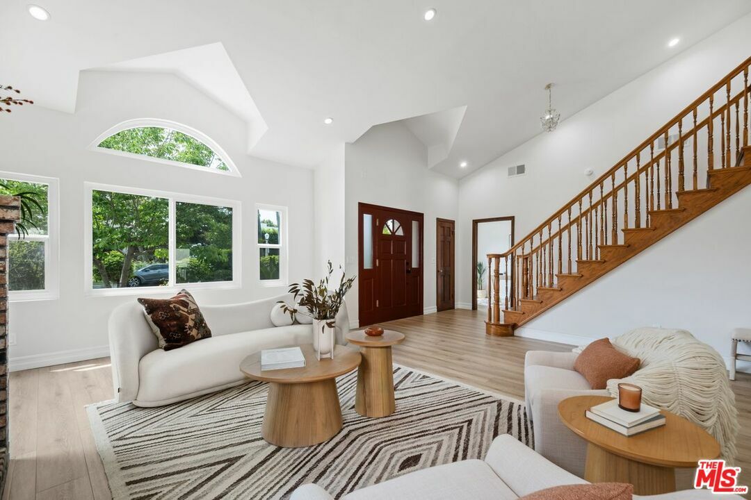 Property Photo: 326 N Beachwood Dr CA 90004