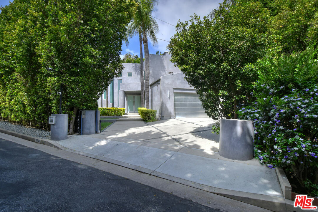 Property Photo: 4035 Pacheco Dr CA 91403
